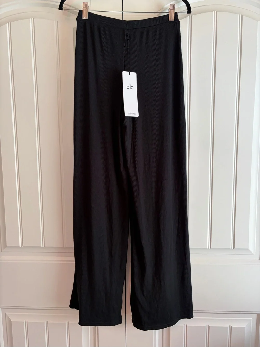 Alo Yoga NWT Mid Rise Dreamlight Straight Pants Ribbed Black Womens Sz S